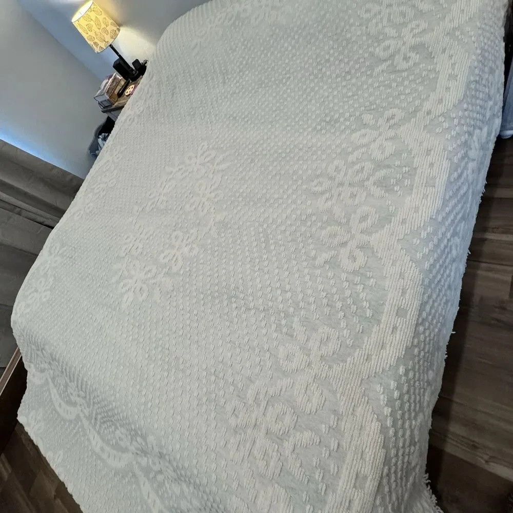 Hobnail Bedspread Chenille King Vtg 110x115 Medallion Farmhouse Ivory Fringe